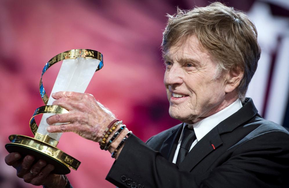 L'acteur américain Robert Redford pose après avoir reçu un hommage pour sa carrière lors de la 18e édition du Festival international du film de Marrakech, à Marrakech, au Maroc, le 6 décembre 2019. (Photo de FADEL SENNA / AFP)